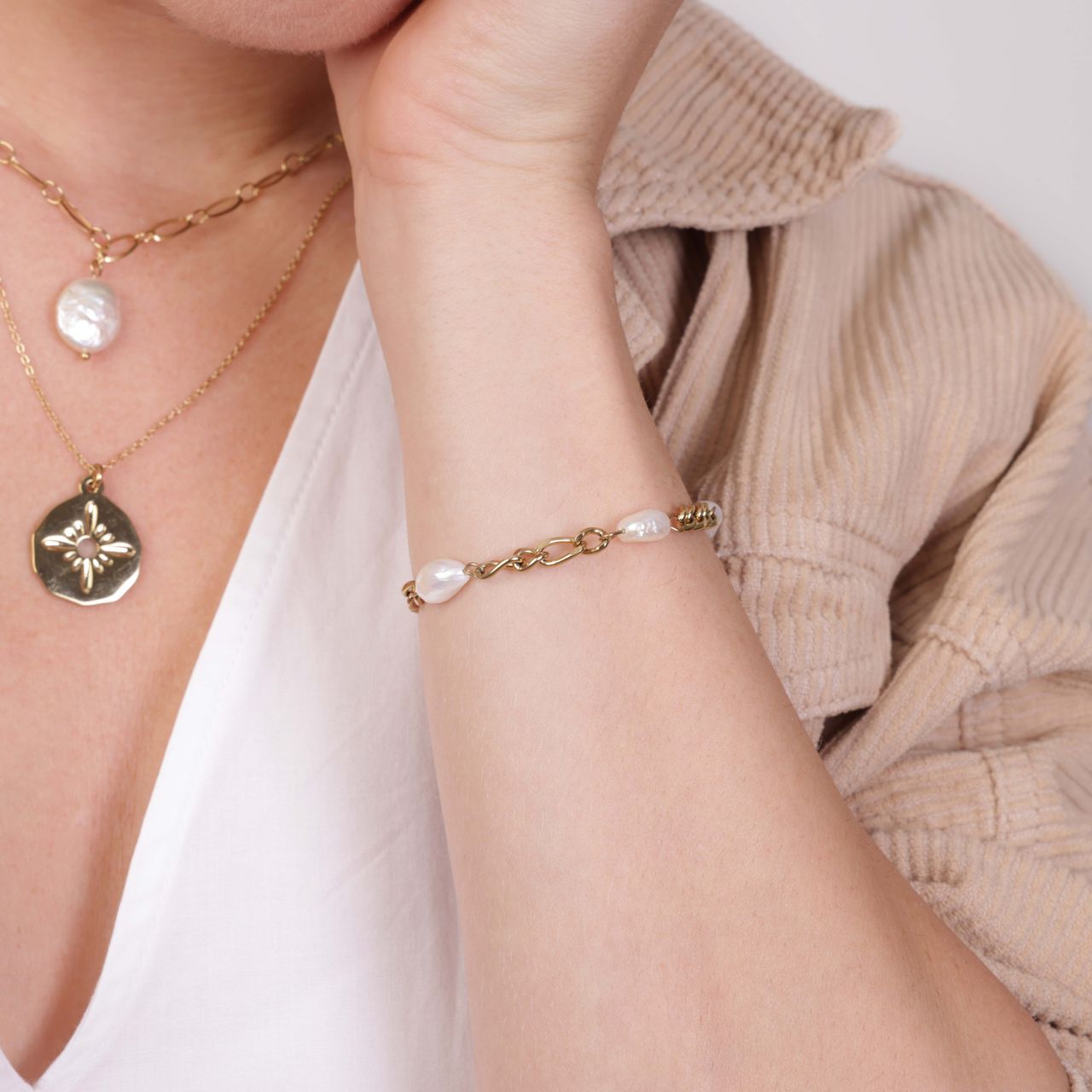 Stalen goldplated schakelarmband met parel voor dames