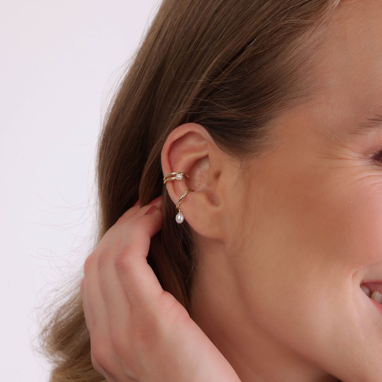 Zilveren goldplated ear cuff voor dames met zoetwaterparel