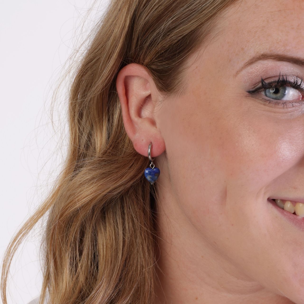 Stainless steel oorbellen met hartje lapis