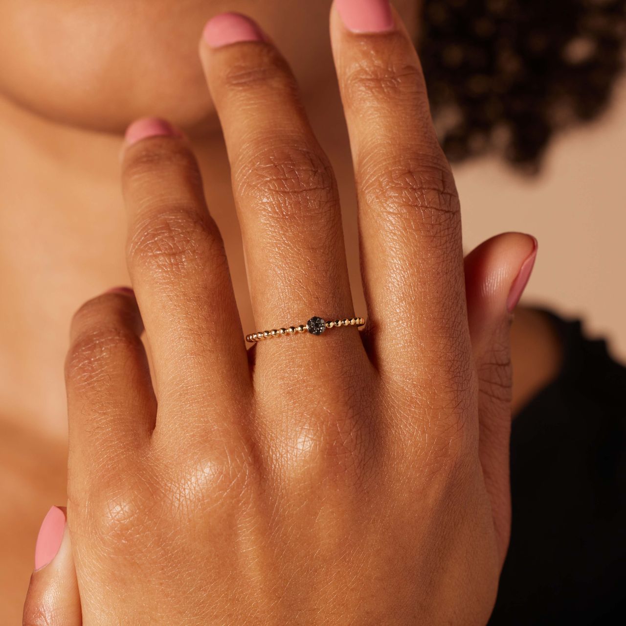 14K geelgouden ring 7 zwarte diamanten 0,025ct bol