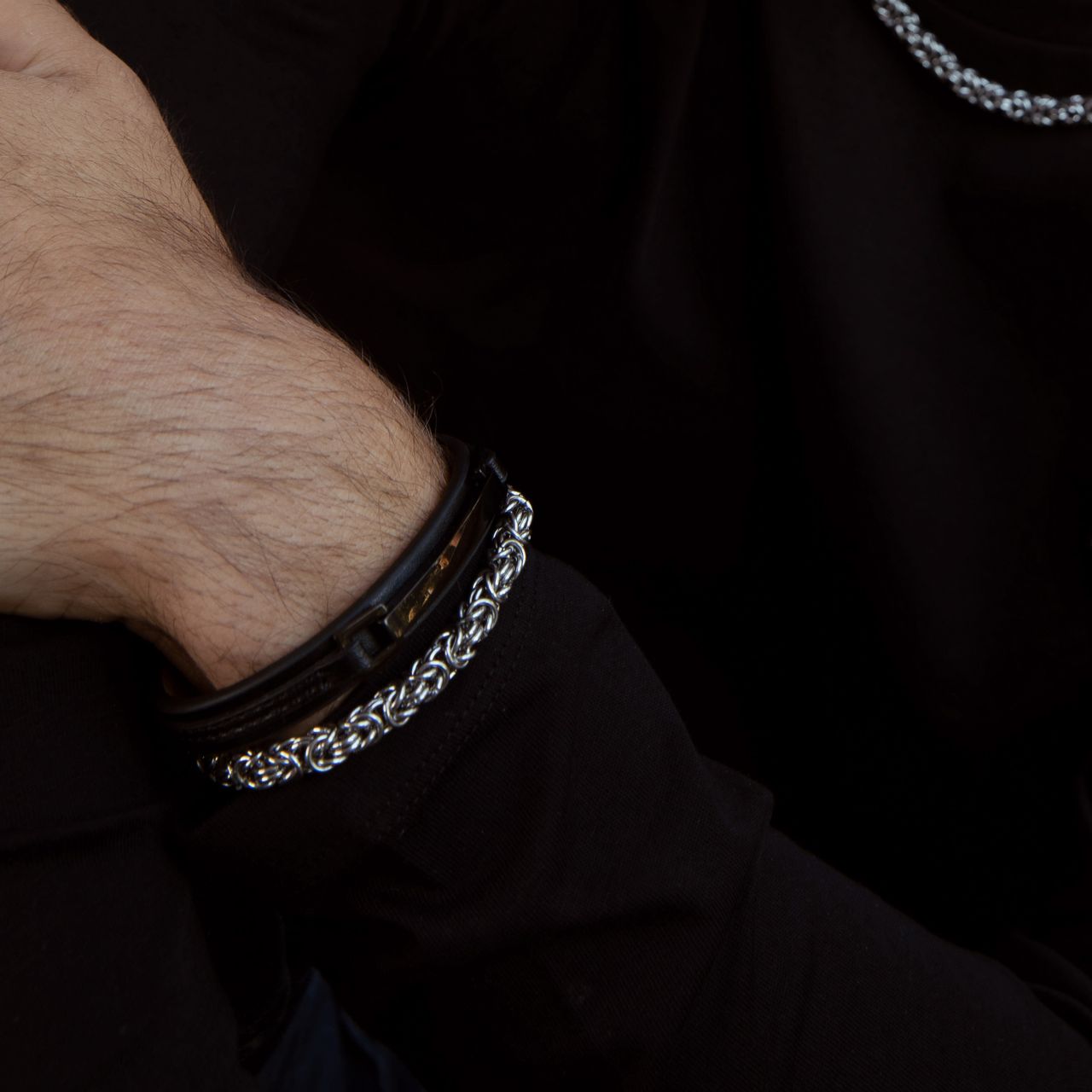 Zwart leren armband met gerecycled stainless steel plaat blackplated