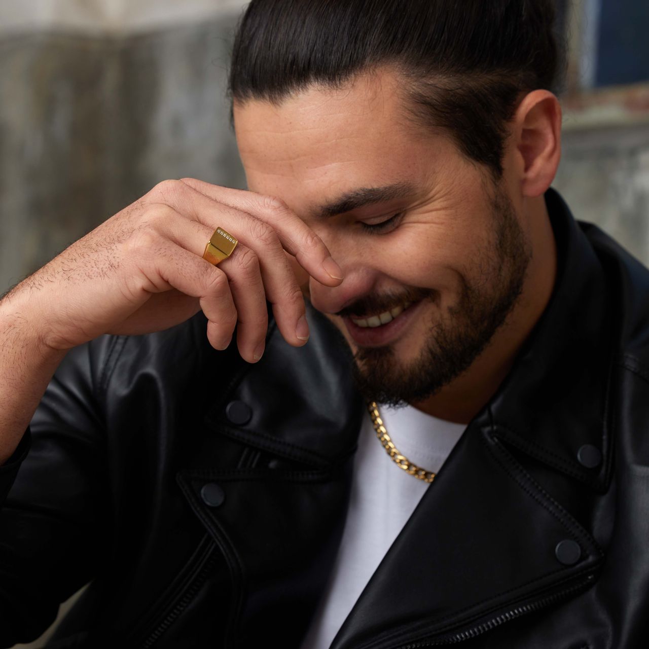 Stainless steel goldplated herenzegelring met zirkonia