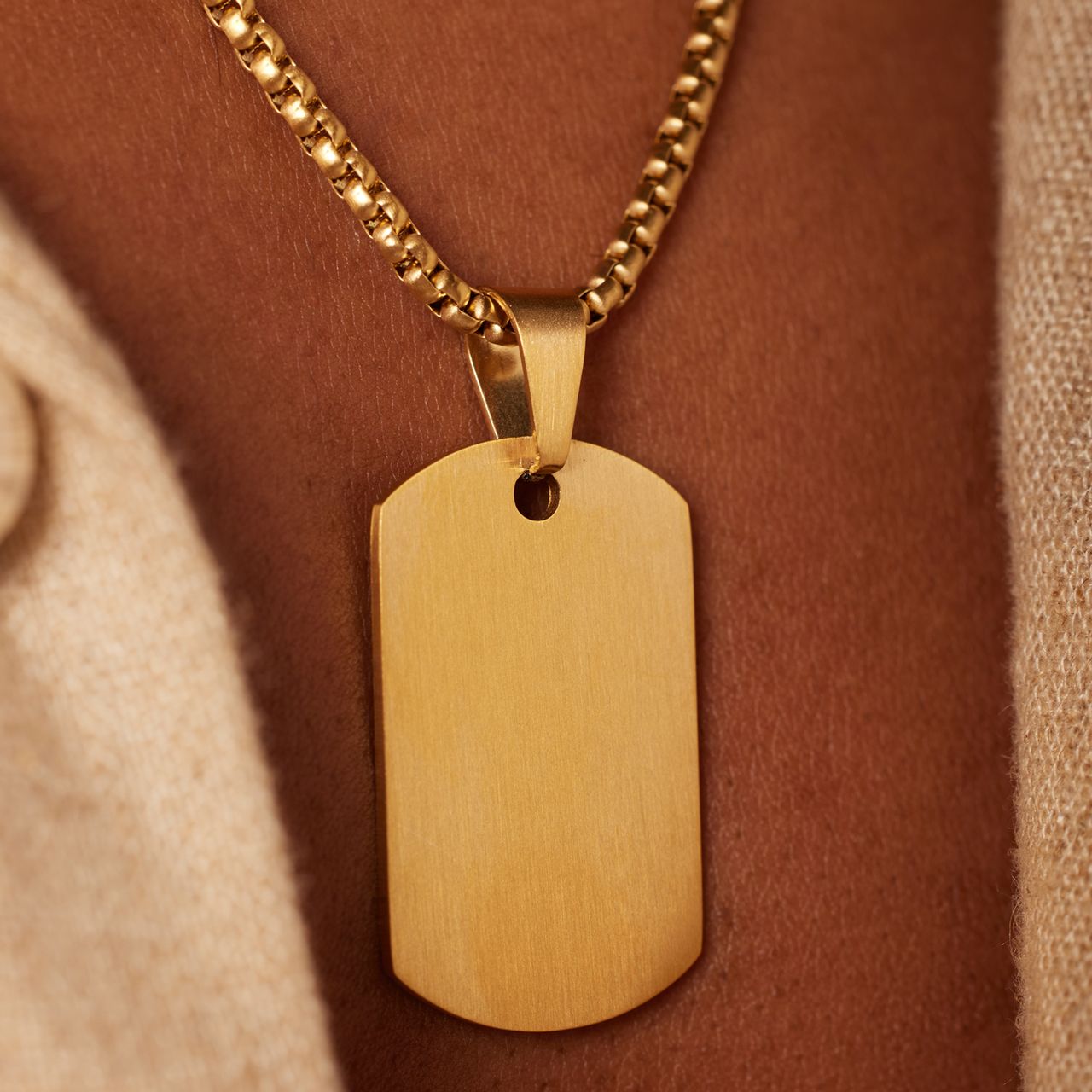 Gerecycled stainless steel goldplated ketting met hanger plaat mat voor heren