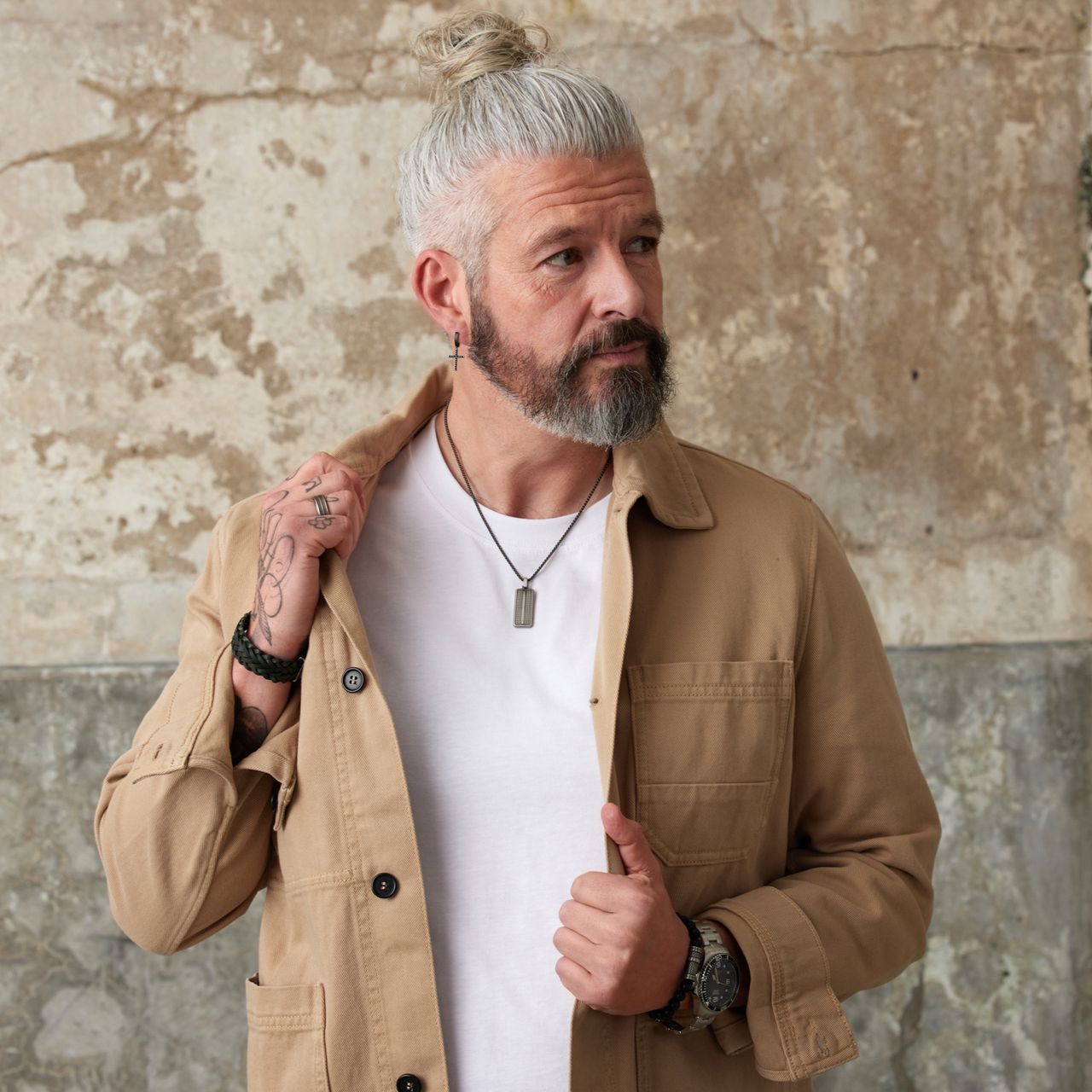 Gerecycleerd stalen heren oorringen hanger kruis antique finish