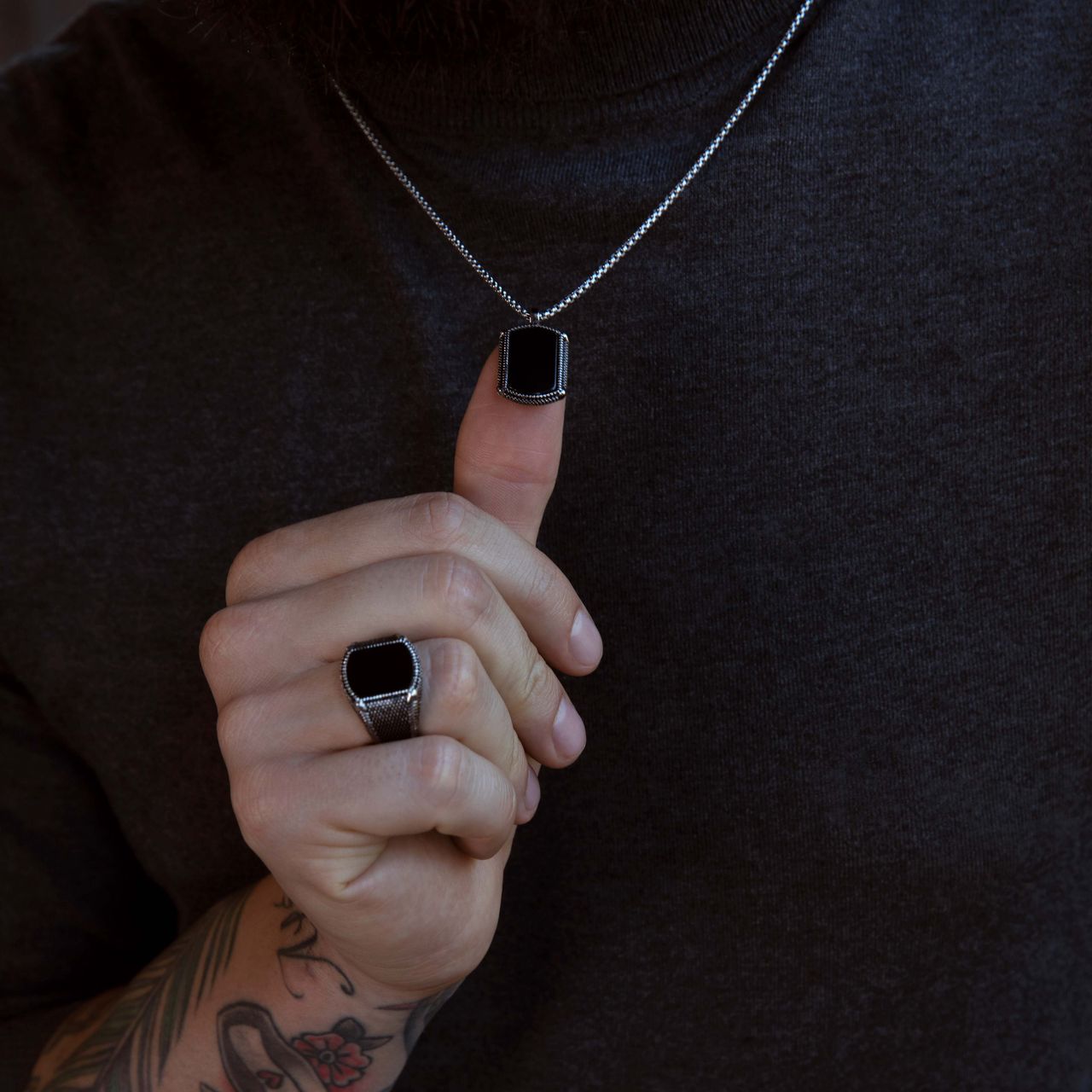 Gerecycled stainless steel herenketting met hanger plaat zwart agaat