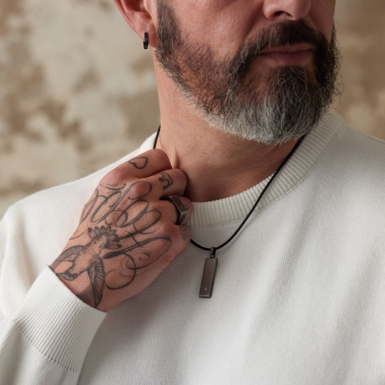 Gerecycled stainless steeloorringen zwart mat voor heren