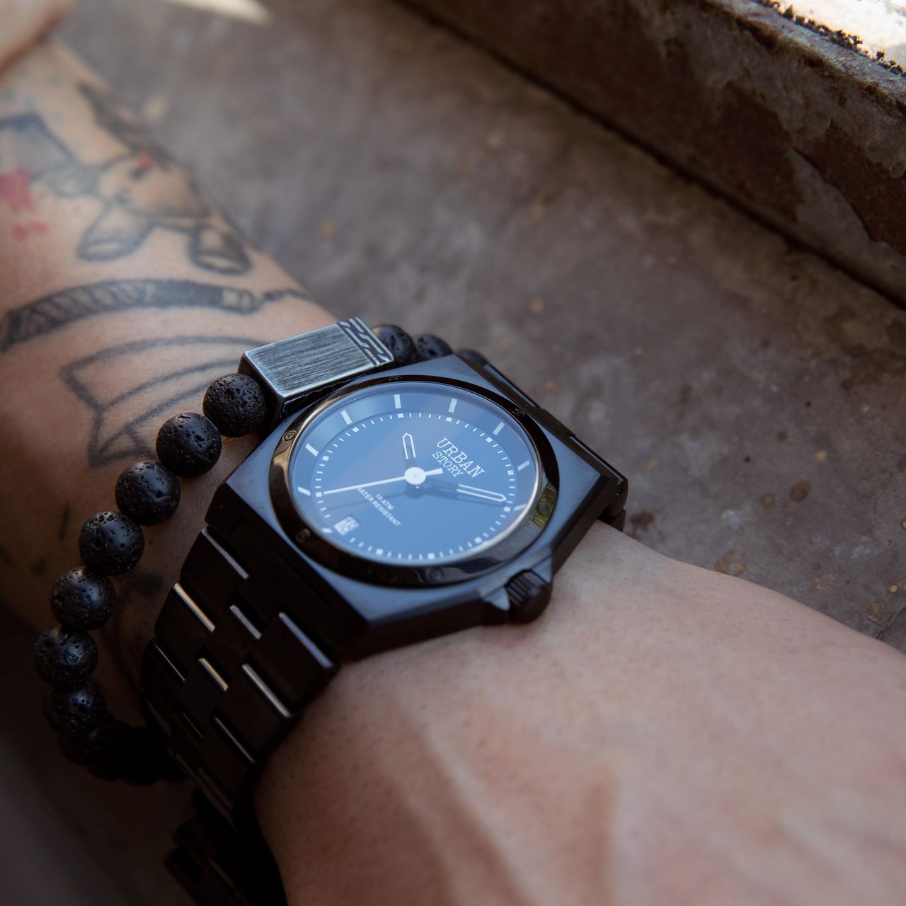 Stainless steel herenarmband met lavastenen