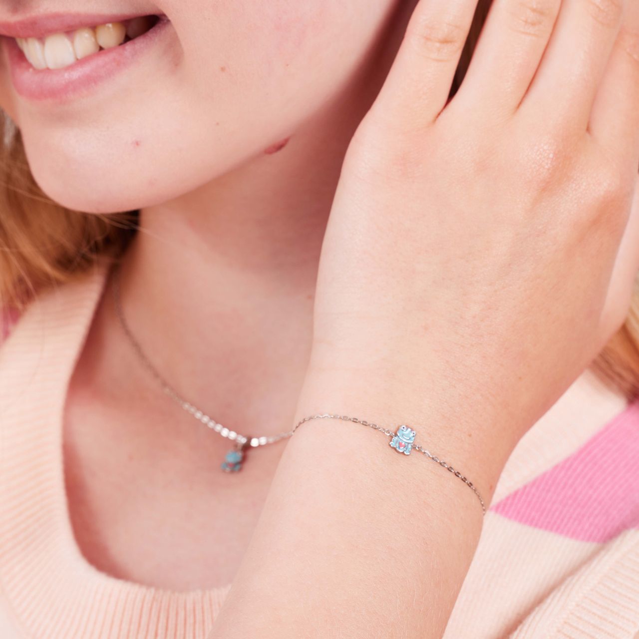 Zilveren armband enamel kikker