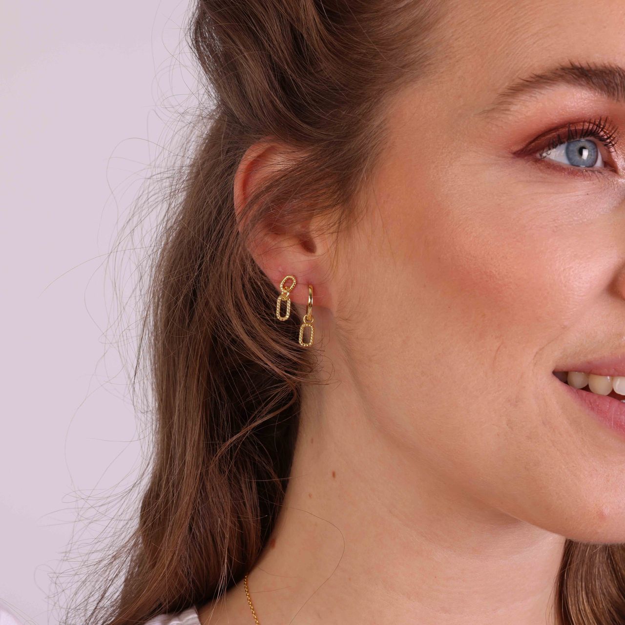 Zilveren goldplated oorhangers met hanger twisted voor dames