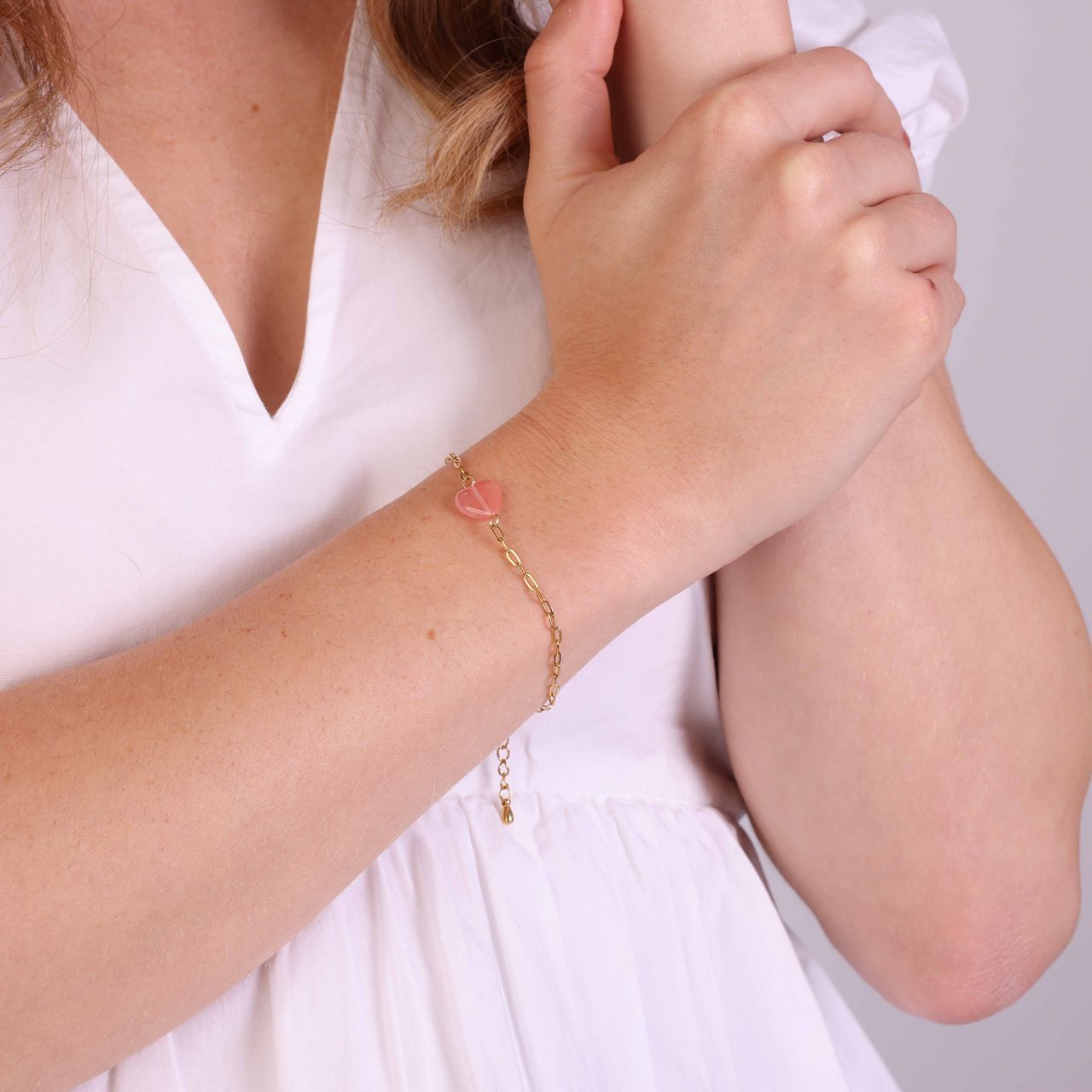 Stalen goldplated fantasiearmband met hanger hart met rhodoniet voor dames
