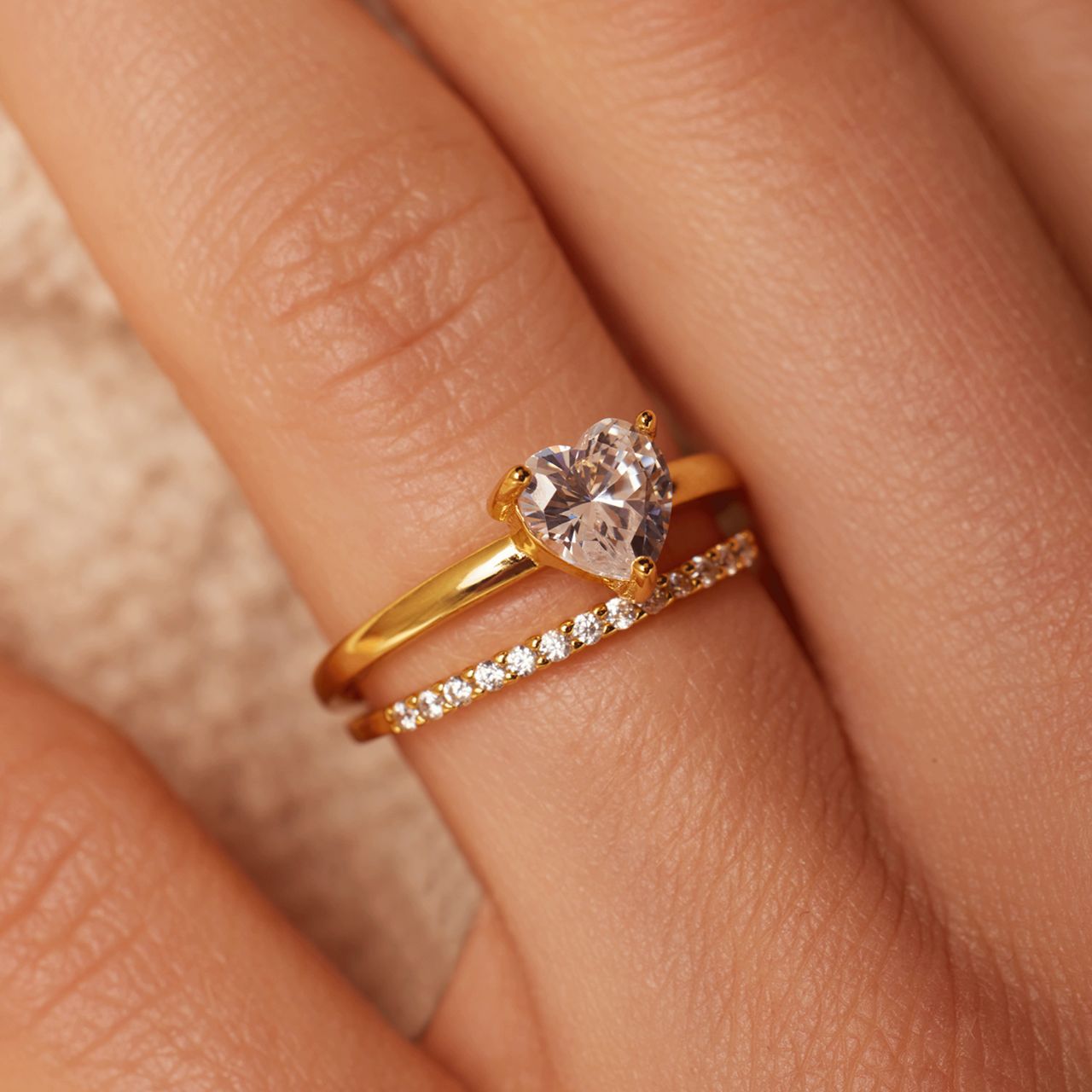 Zilveren dubbele ring met zirkonia hart