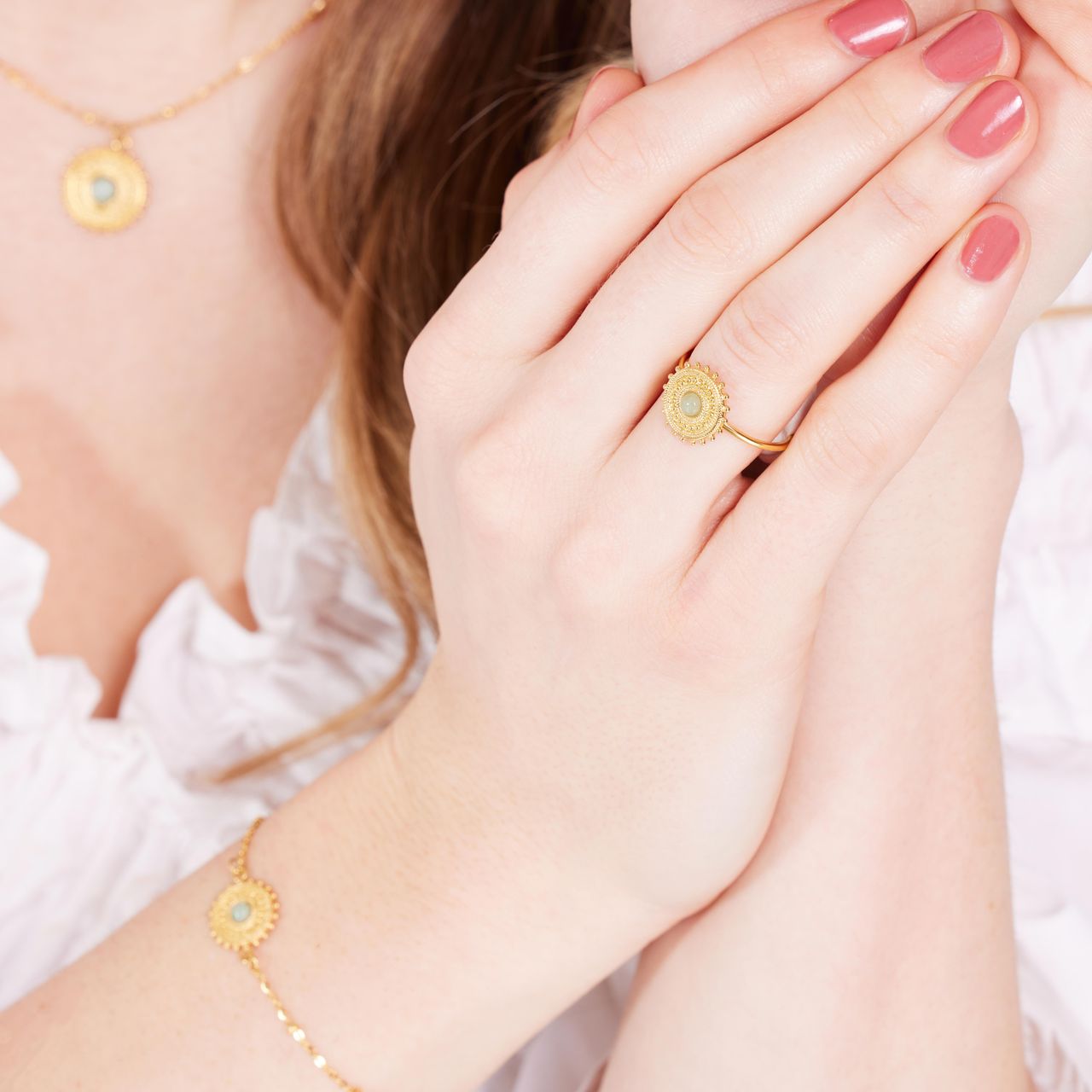 Stainless steel goldplated ring met chalcedoon voor dames