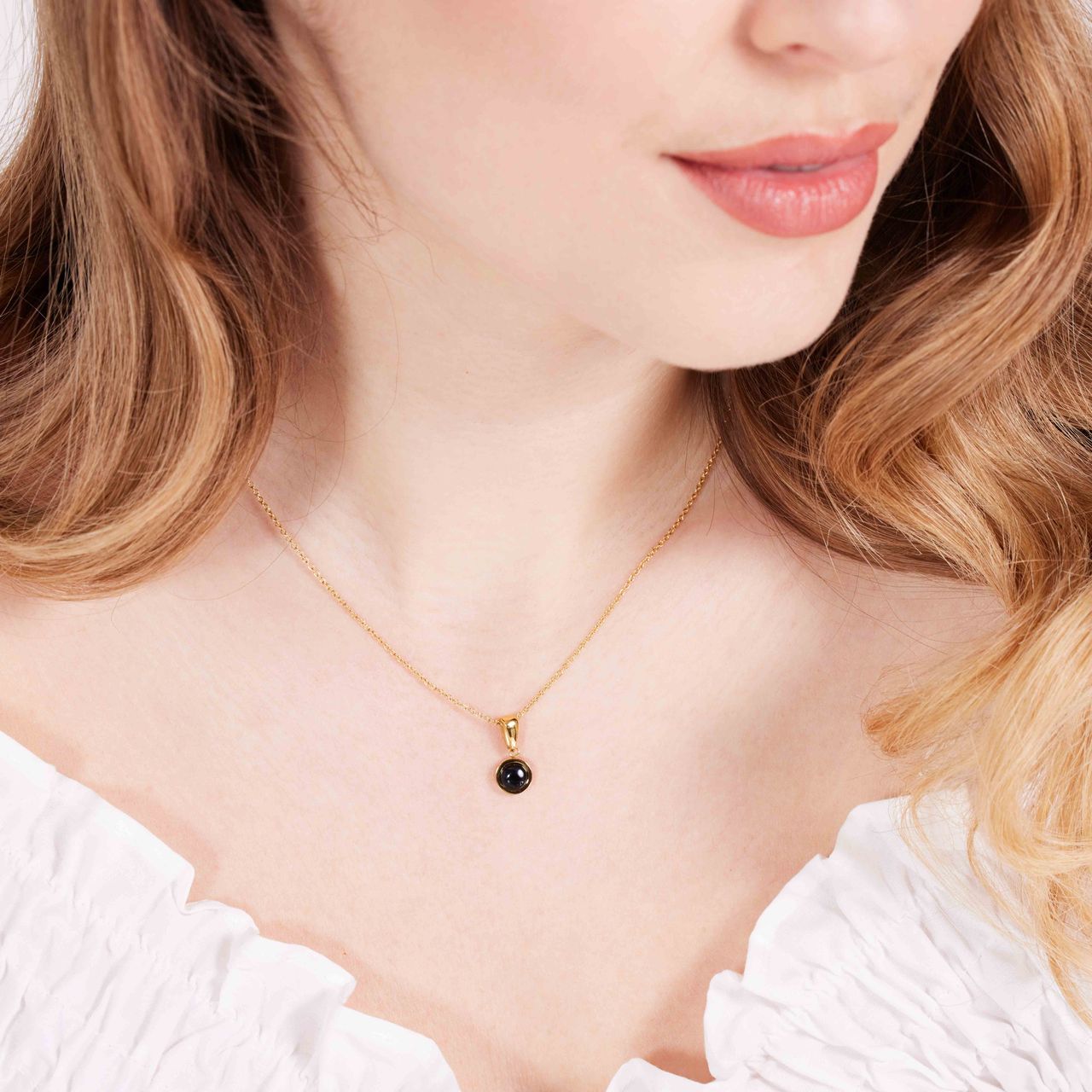 Gerecycleerd stalen goldplated ketting met ronde zwarte agaat