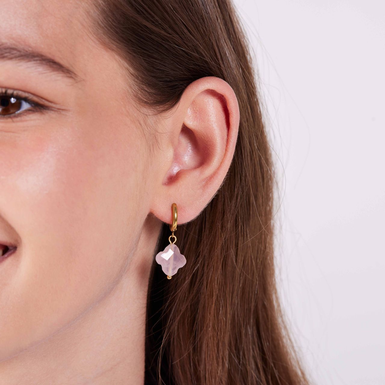 Stalen goldplated oorbellen met rozenkwarts