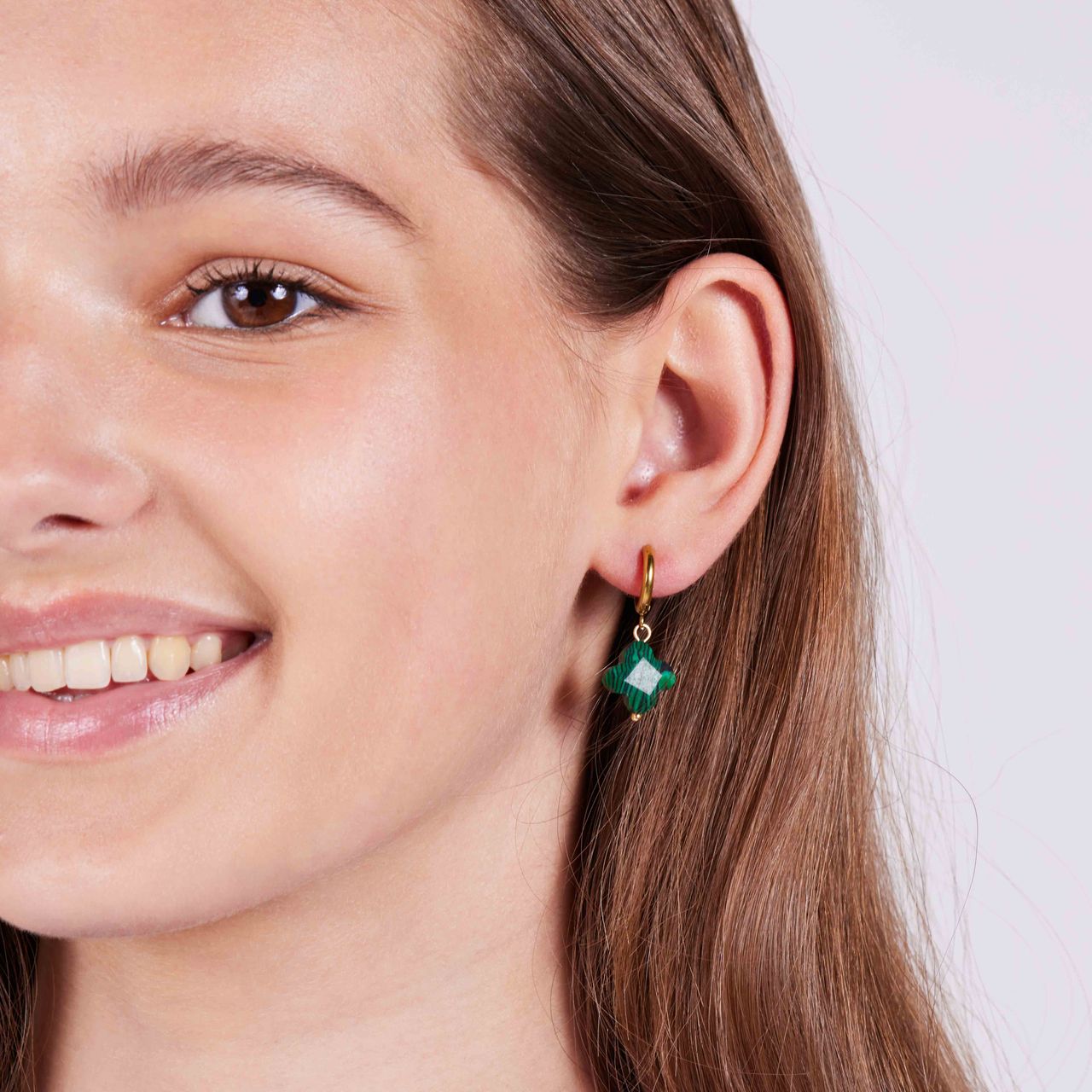 Stalen goldplated oorbellen met malachiet