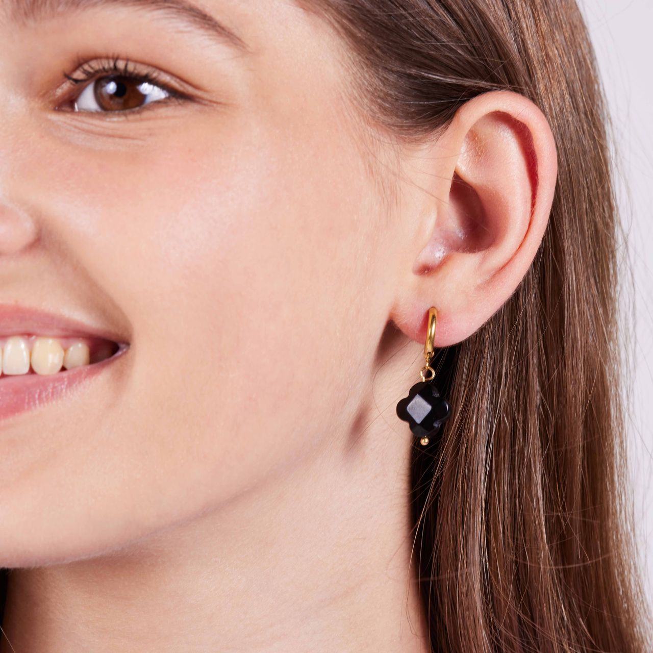 Stainless steel goldplated oorringen met hanger bloem met zwarte agaat voor dames