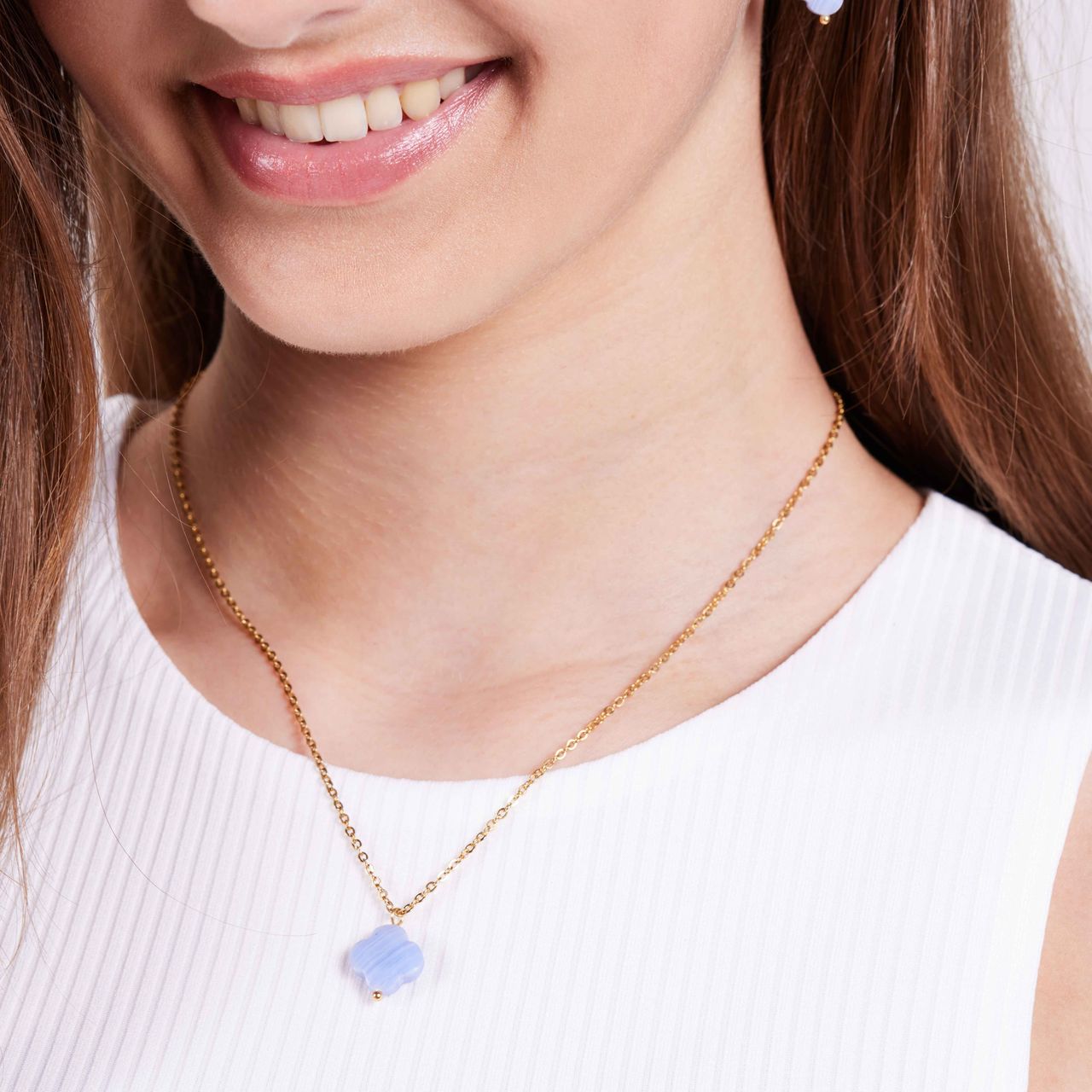 Stalen goldplated ketting met hanger bloem met blauwe agaat voor dames
