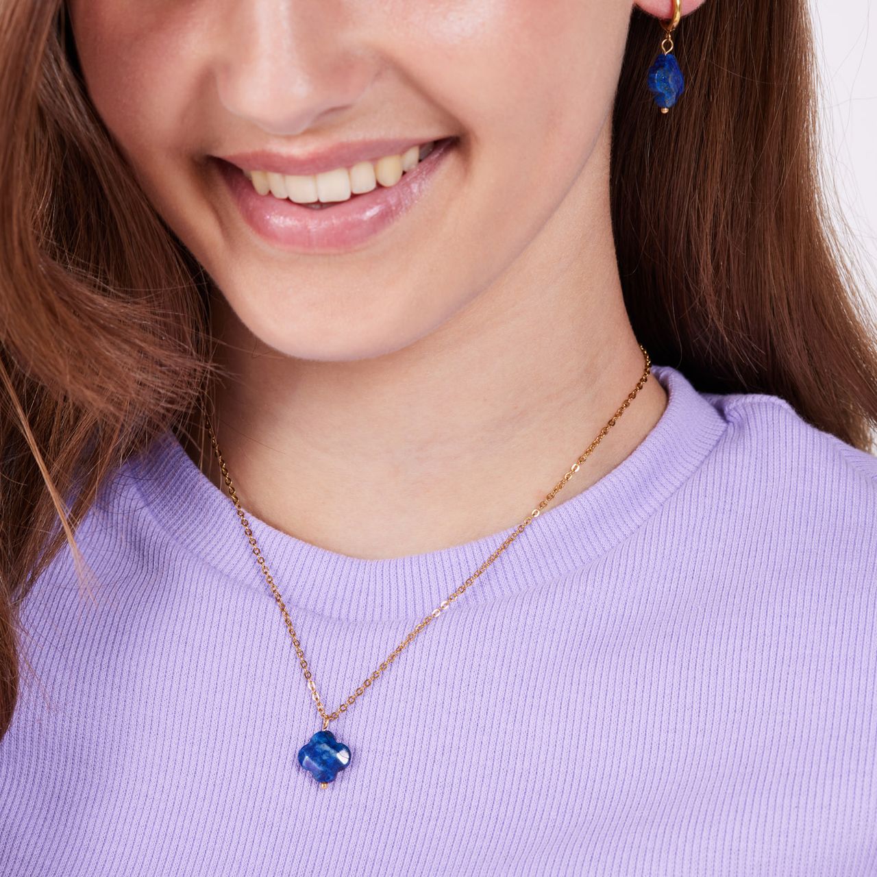 Stalen goldplated ketting met hanger bloem met lapis lazuli voor dames