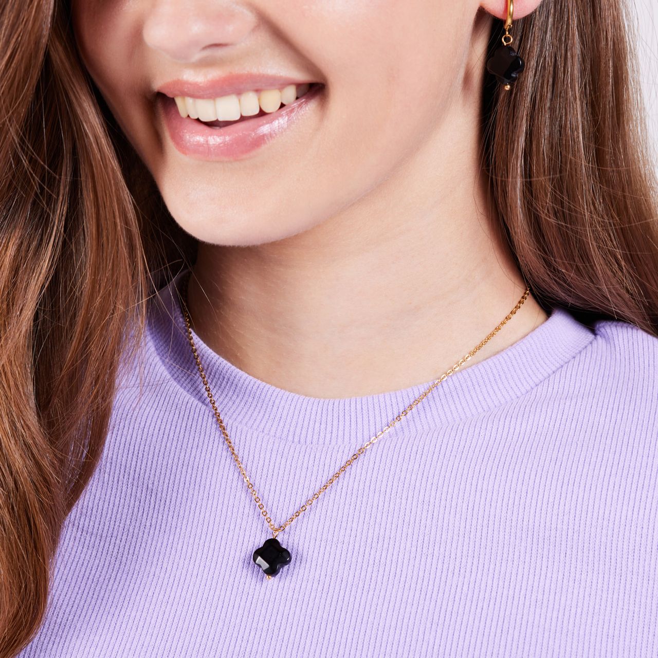 Stalen goldplated ketting met hanger bloem met zwarte agaat voor dames