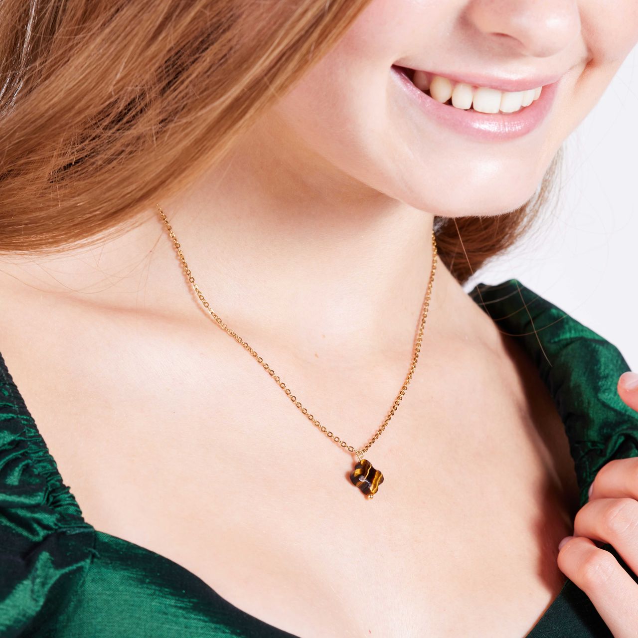 Stalen goldplated ketting met hanger bloem met tijgeroor voor dames