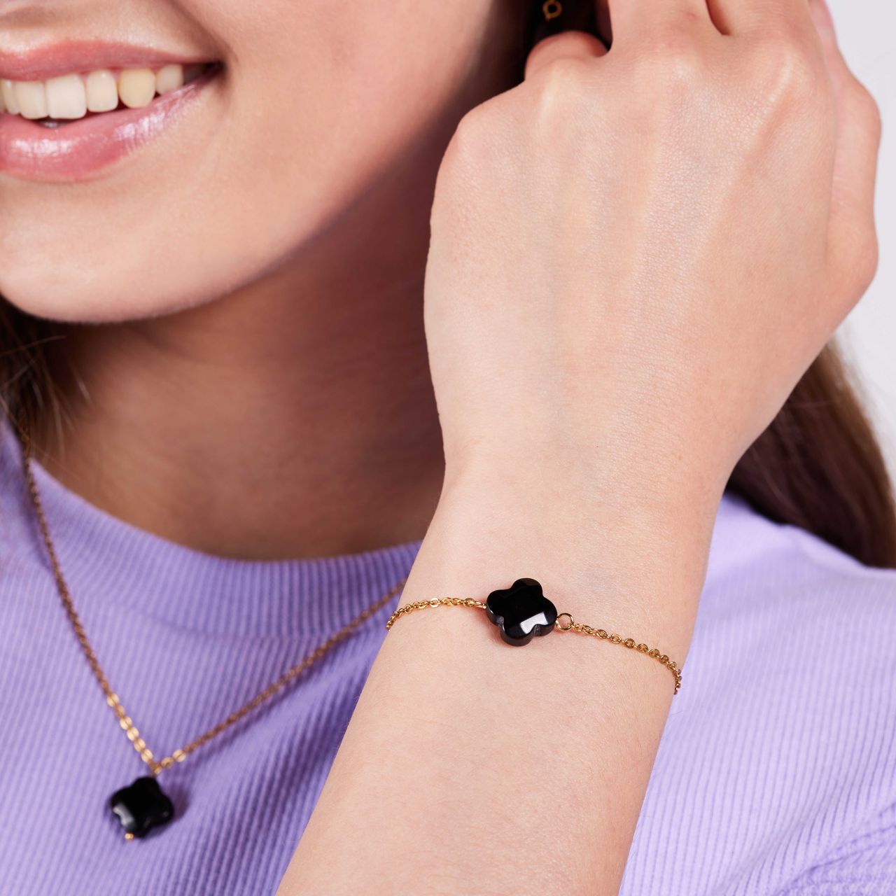 Stainless steel goldplated fantasiearmband met hanger bloem met zwarte agaat voor dames