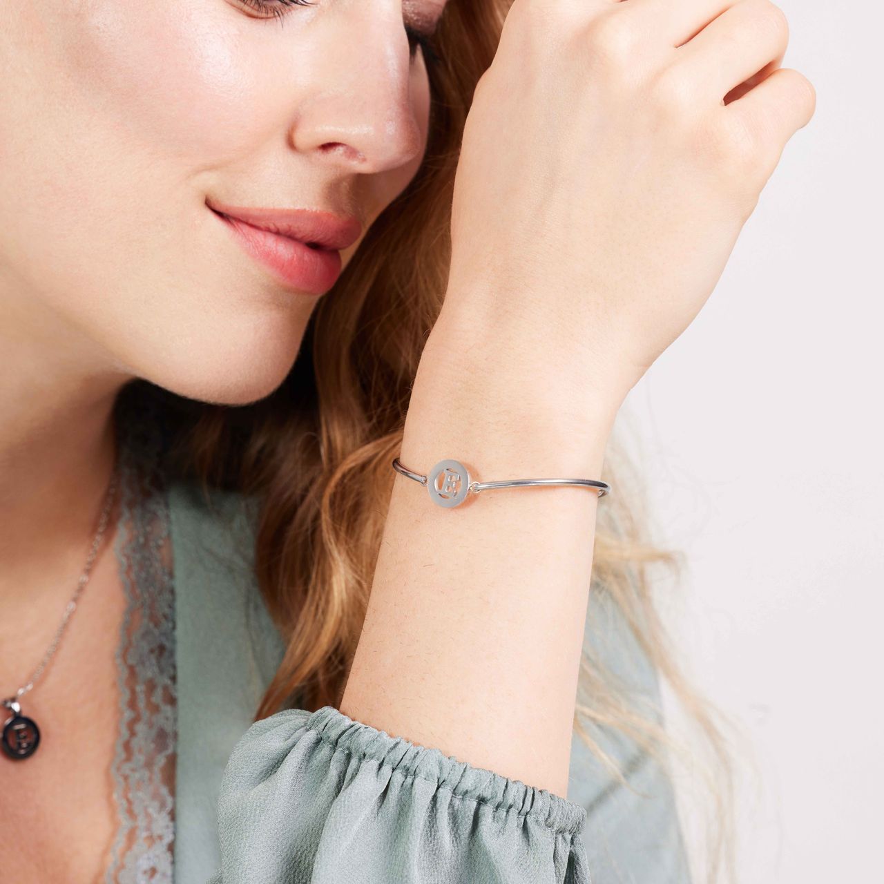 Stainless steel armband met letter - E