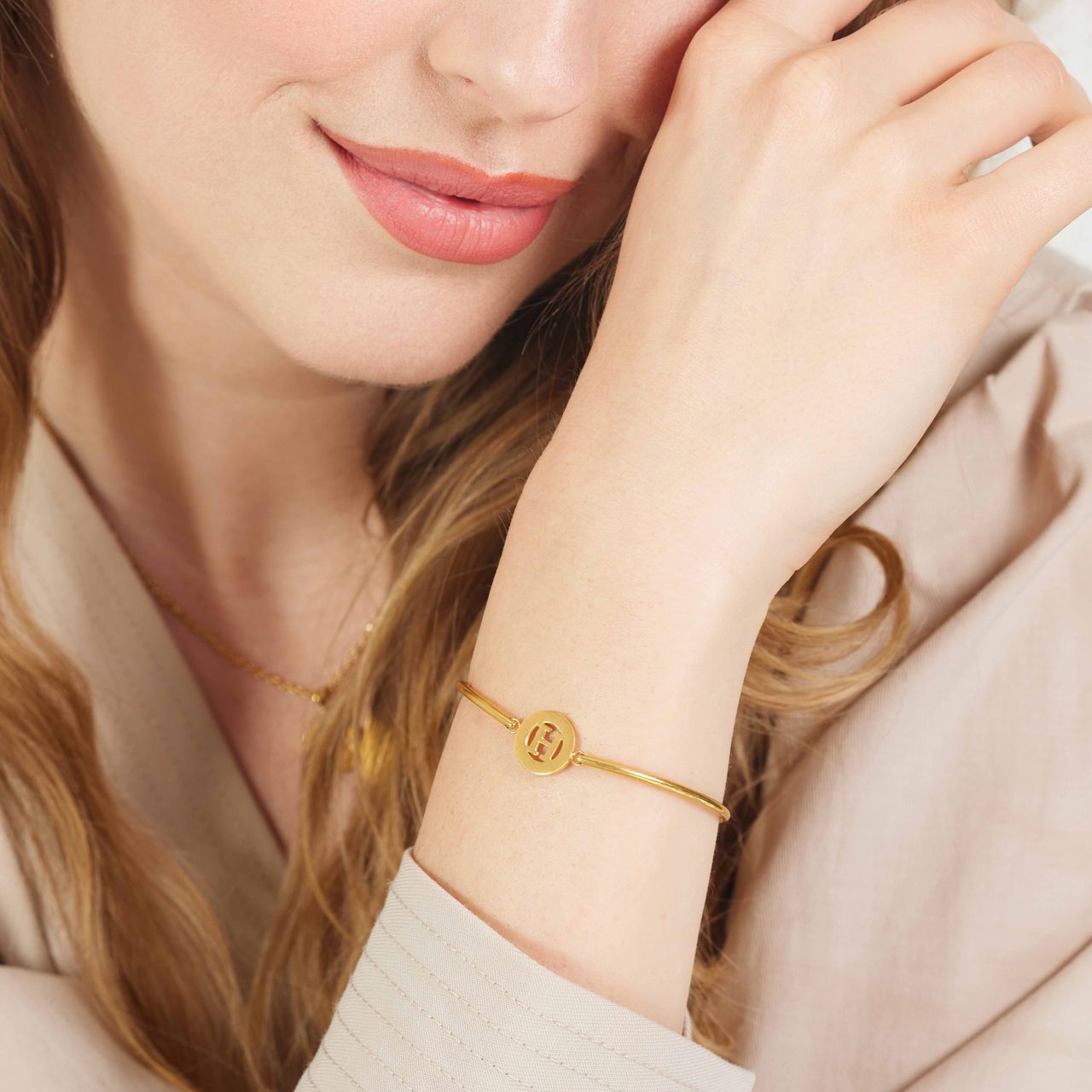 Stainless steel goldplated fantasiearmband met letterhanger H voor dames