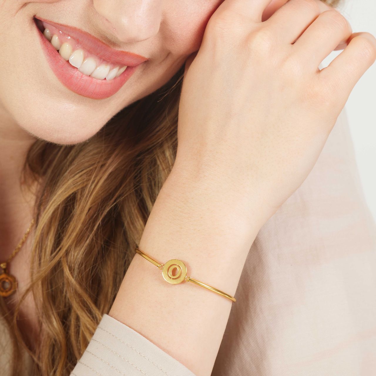 Stainless steel goldplated fantasiearmband met letterhanger O voor dames