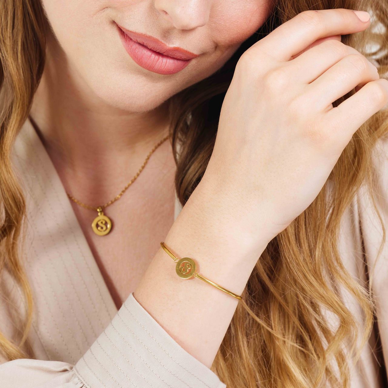 Stainless steel goldplated fantasiearmband met letterhanger S voor dames