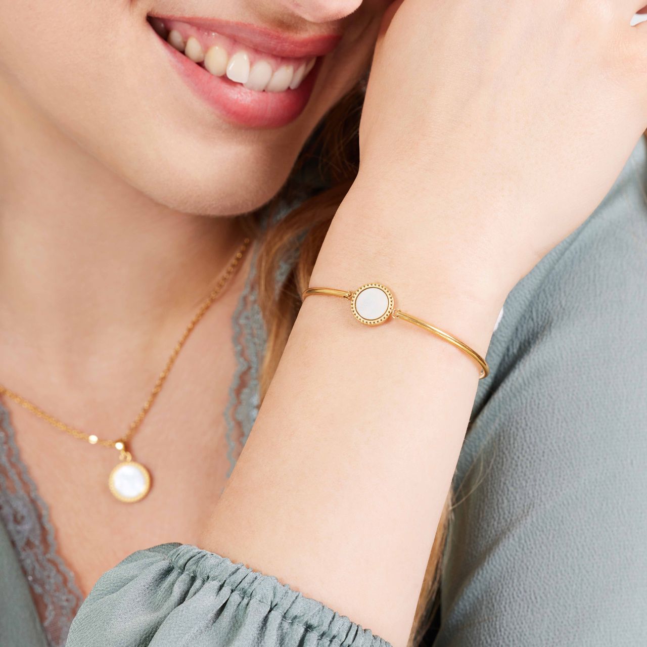 Stalen goldplated armband met parelmoer