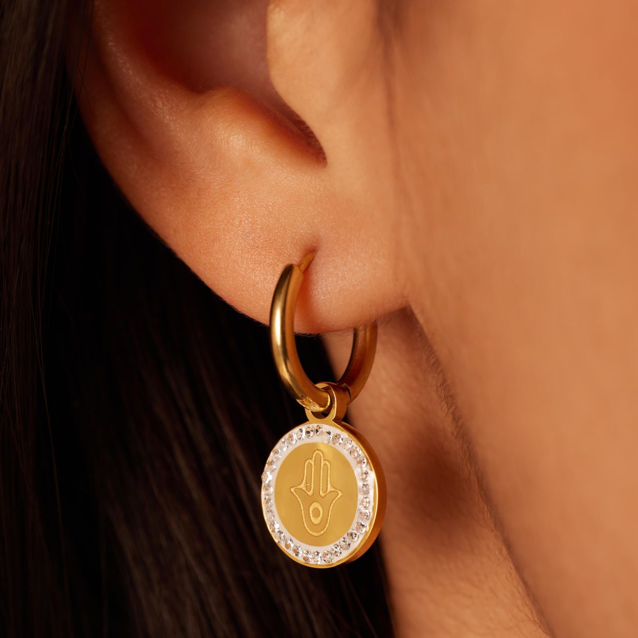 LivLiv stainless steel goldplated oorringen met hamsa hand voor dames