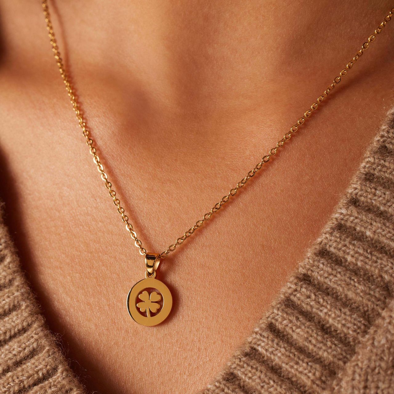 LivLiv stainless steel goldplated ketting met hanger open klaver voor dames