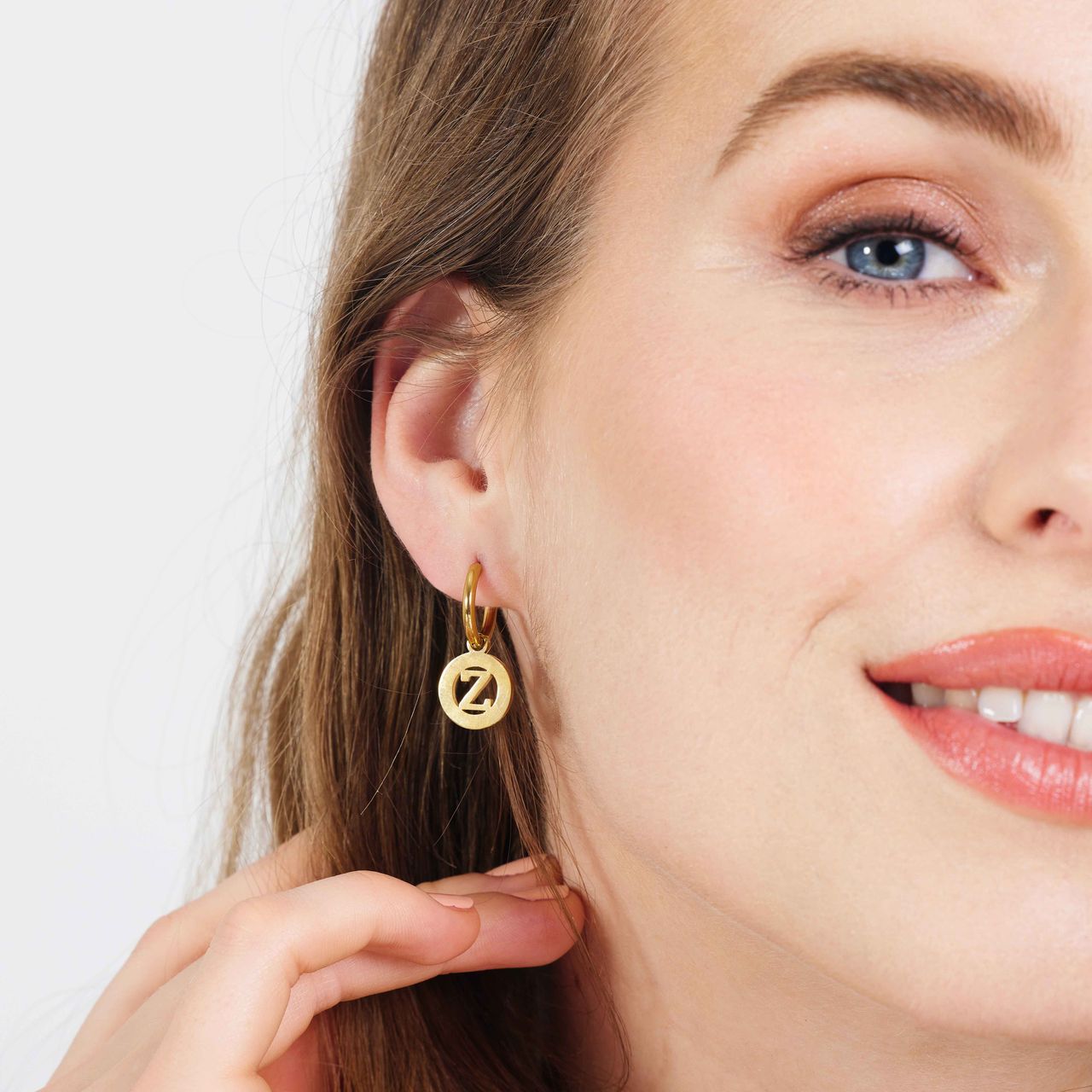 Stalen goldplated oorringen met letterhanger Z voor dames