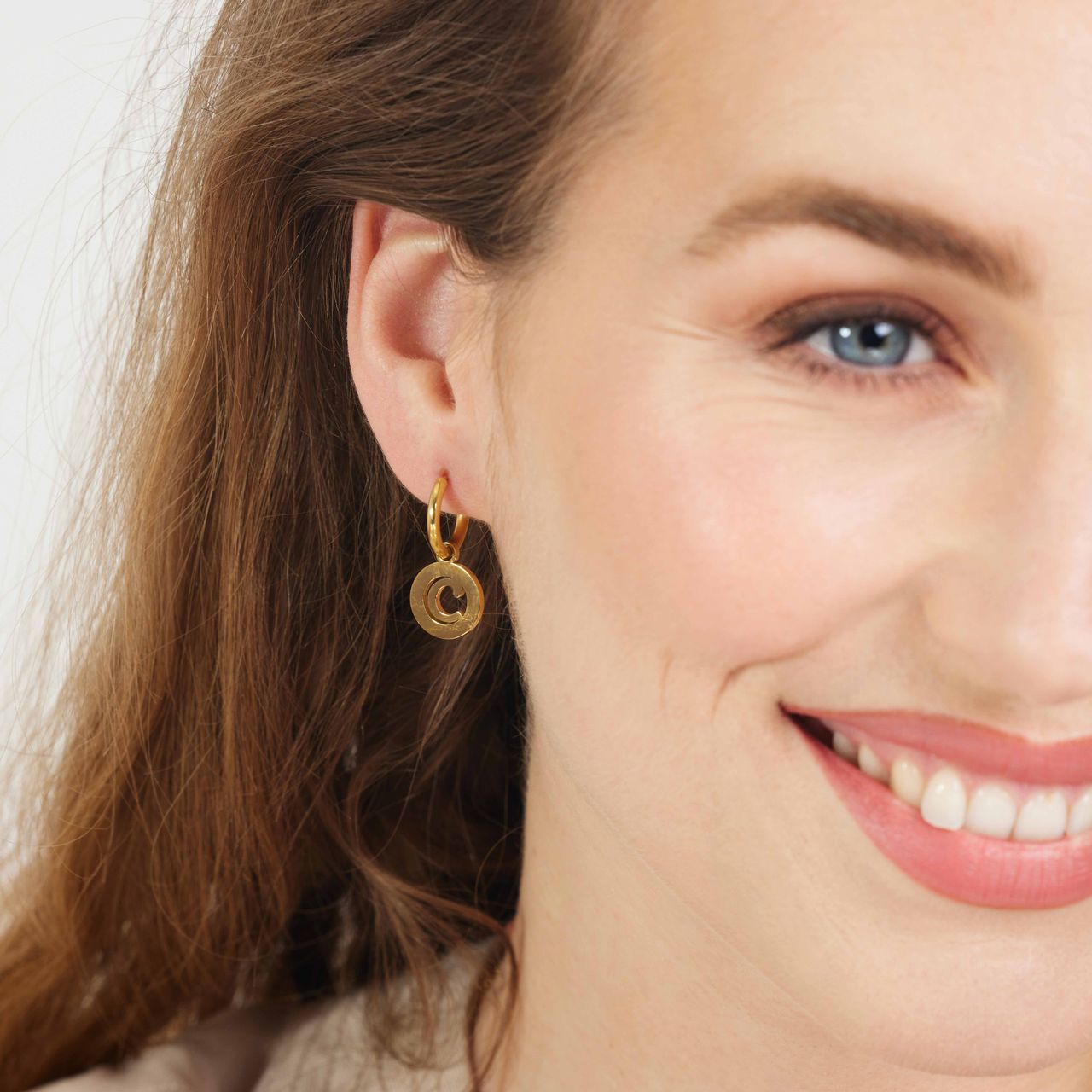 Stainless steel goldplated oorringen met letterhanger C voor dames