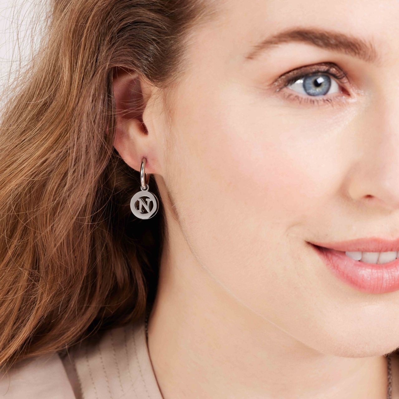 Stainless steel oorbellen met letter - N