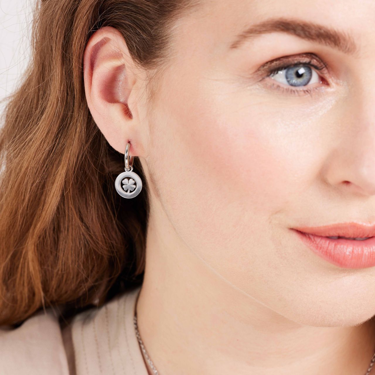 LivLiv stainless steel oorringen met open klaver voor dames