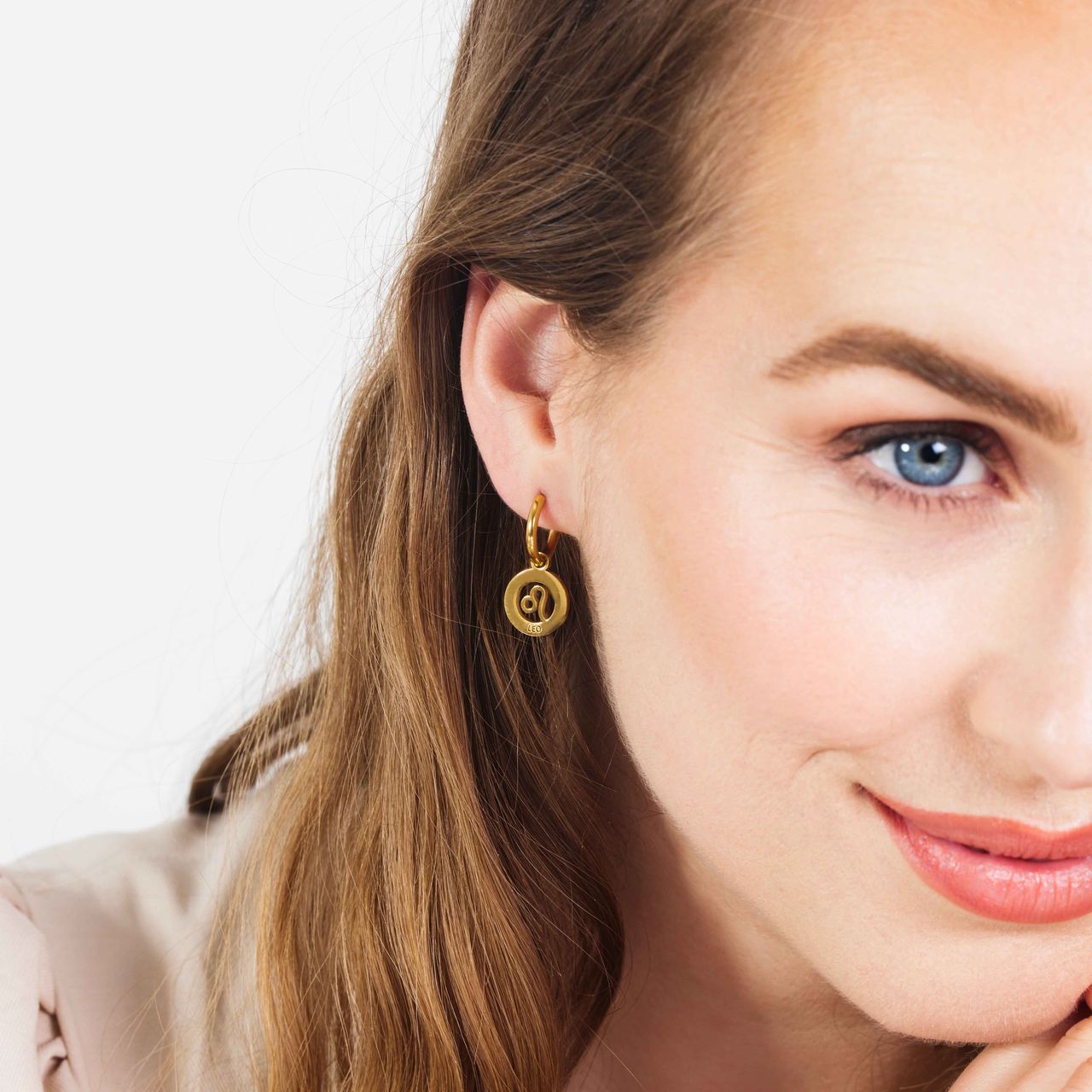 Stainless steel goldplated oorbellen met sterrenbeeld leeuw