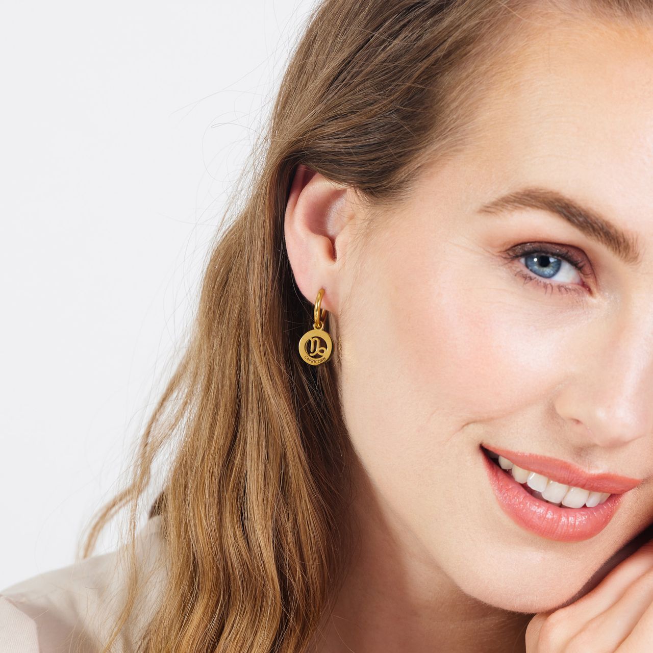 Stalen goldplated oorbellen met sterrenbeeld steenbok