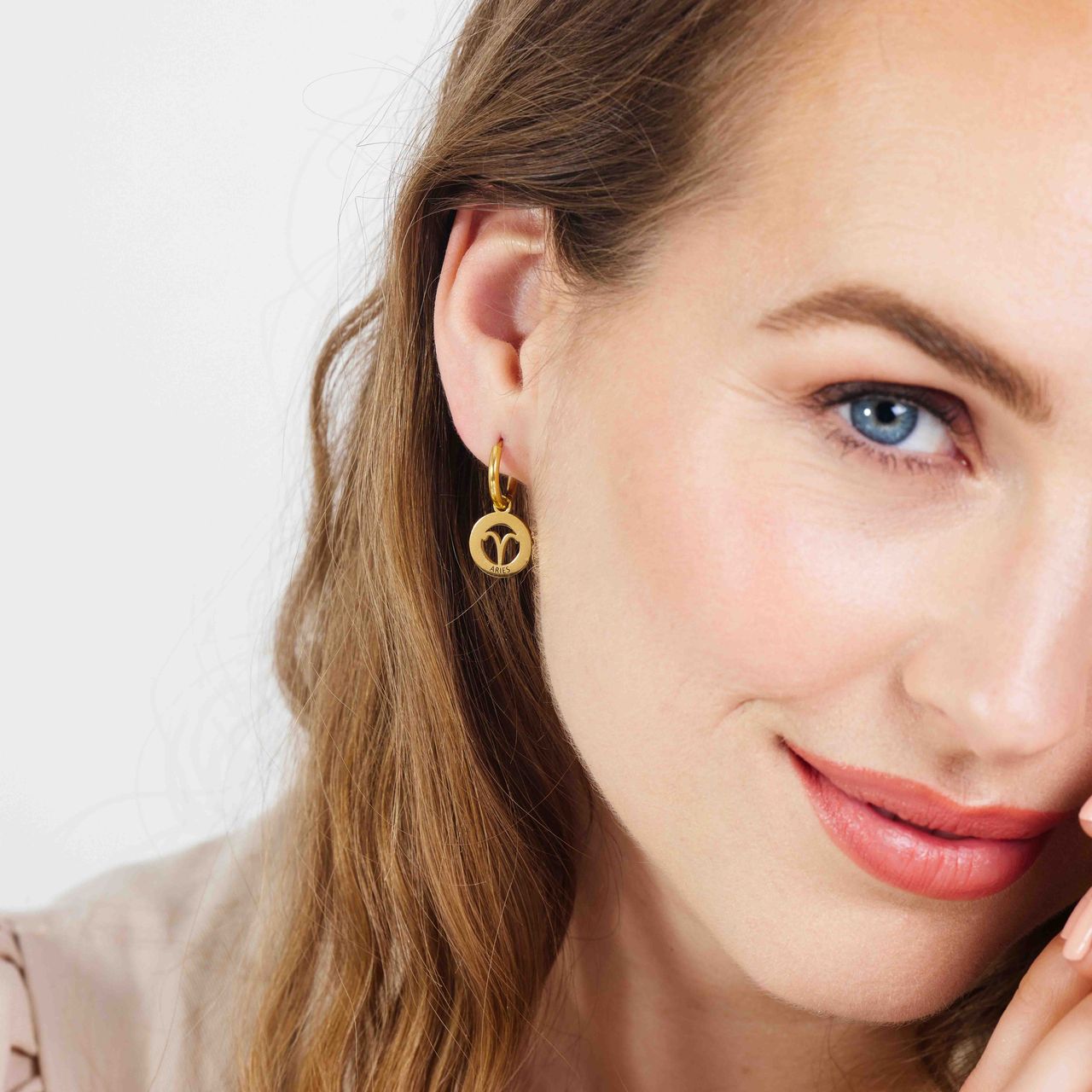 Stalen goldplated oorbellen met sterrenbeeld ram