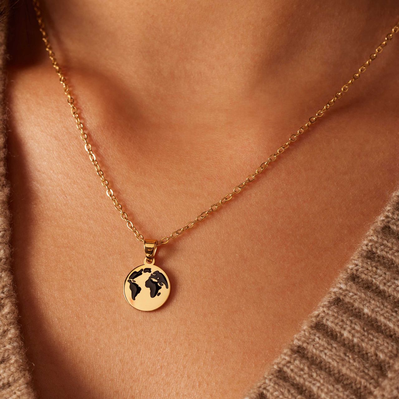 Stainless steel goldplated ketting met hanger wereldbol