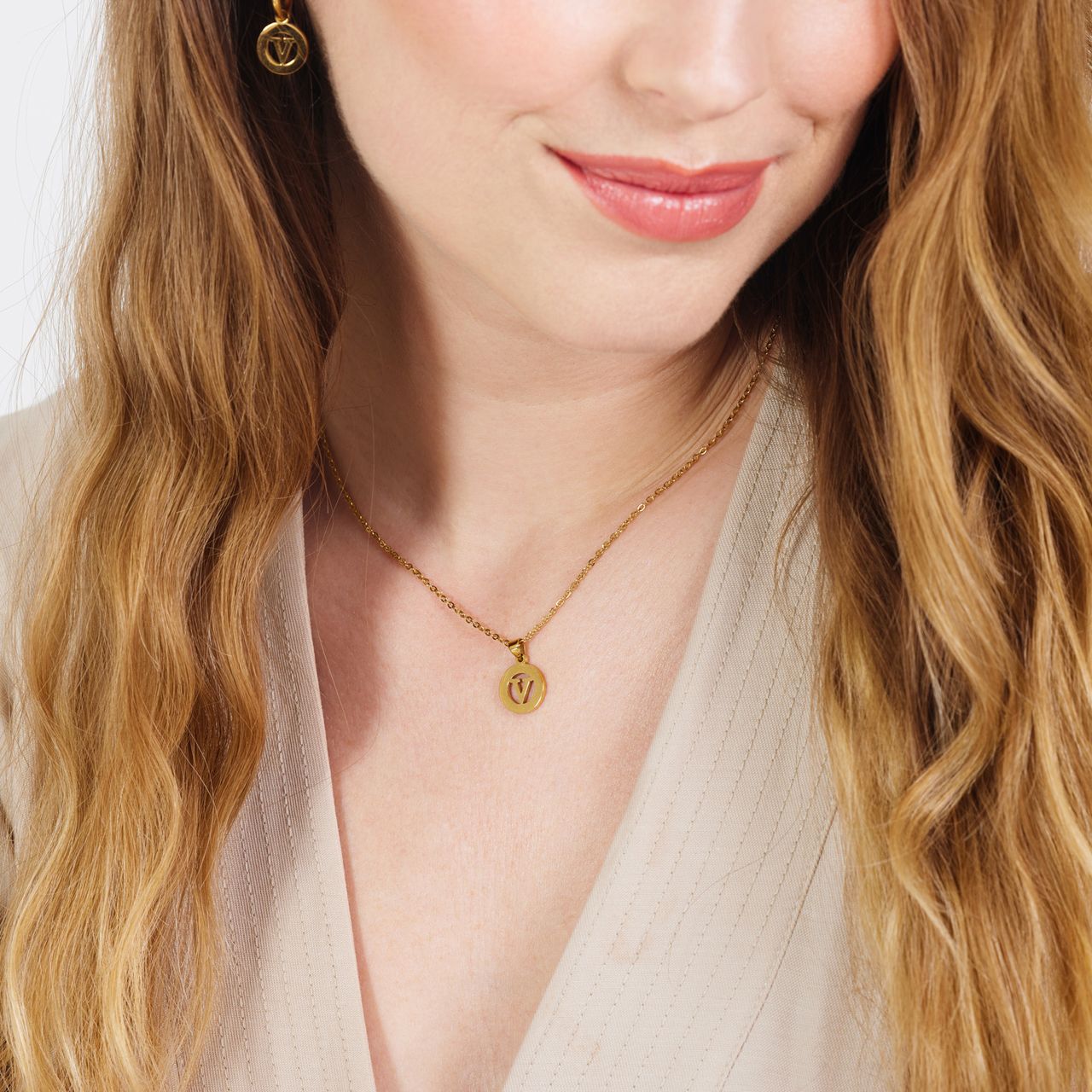 Stainless steel goldplated ketting met letterhanger V voor dames