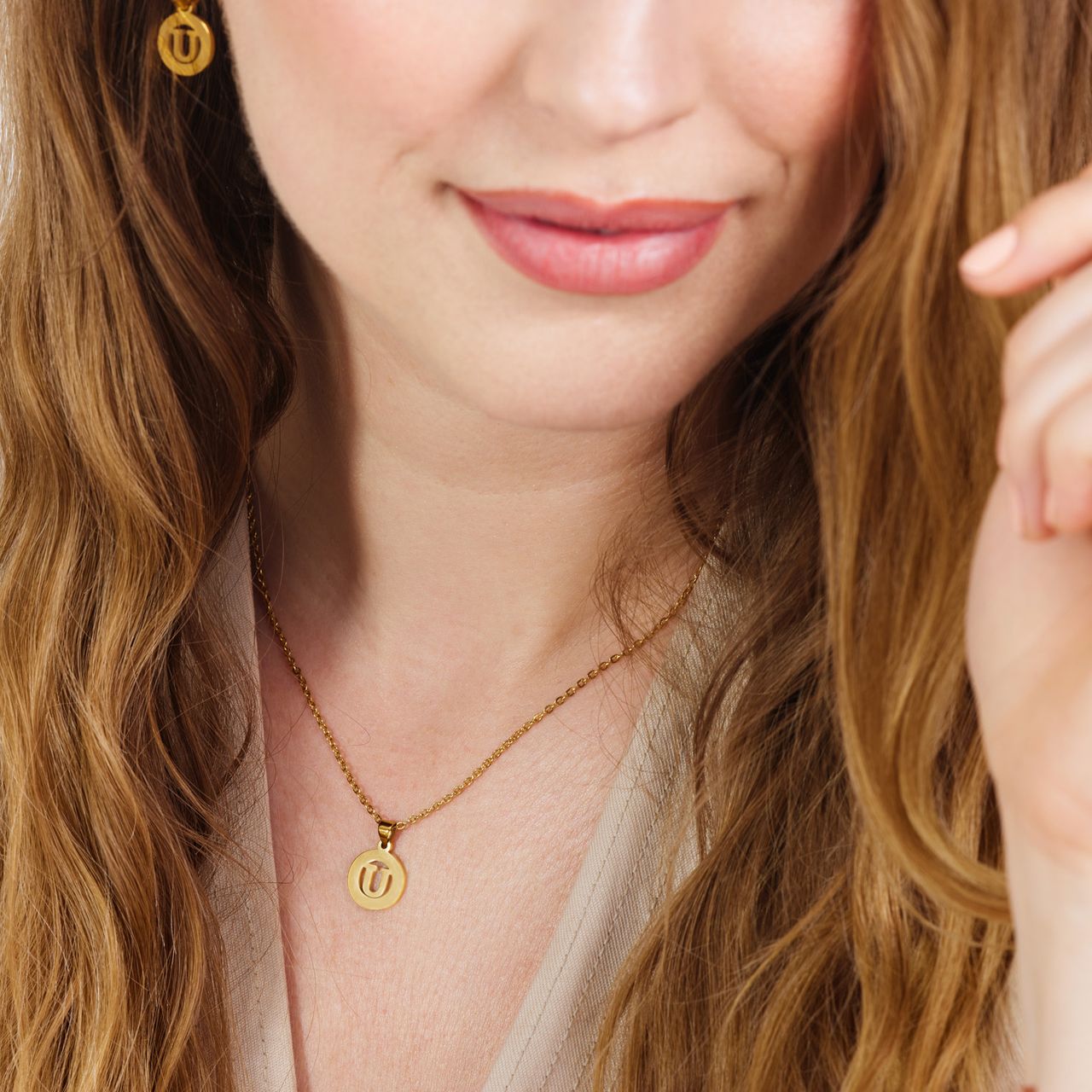 Stalen goldplated ketting met letterhanger U voor dames