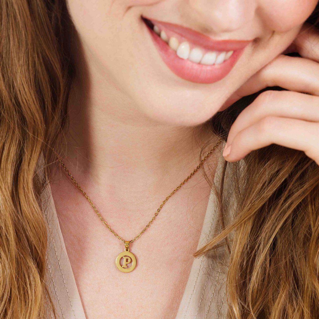 Stalen goldplated ketting met letterhanger P voor dames