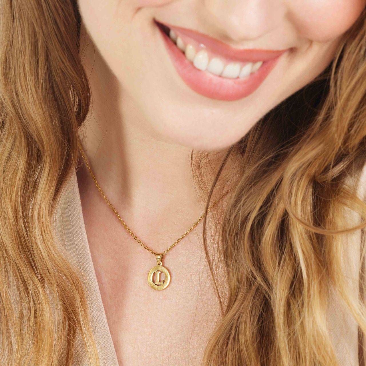 Stalen goldplated ketting met letterhanger L voor dames