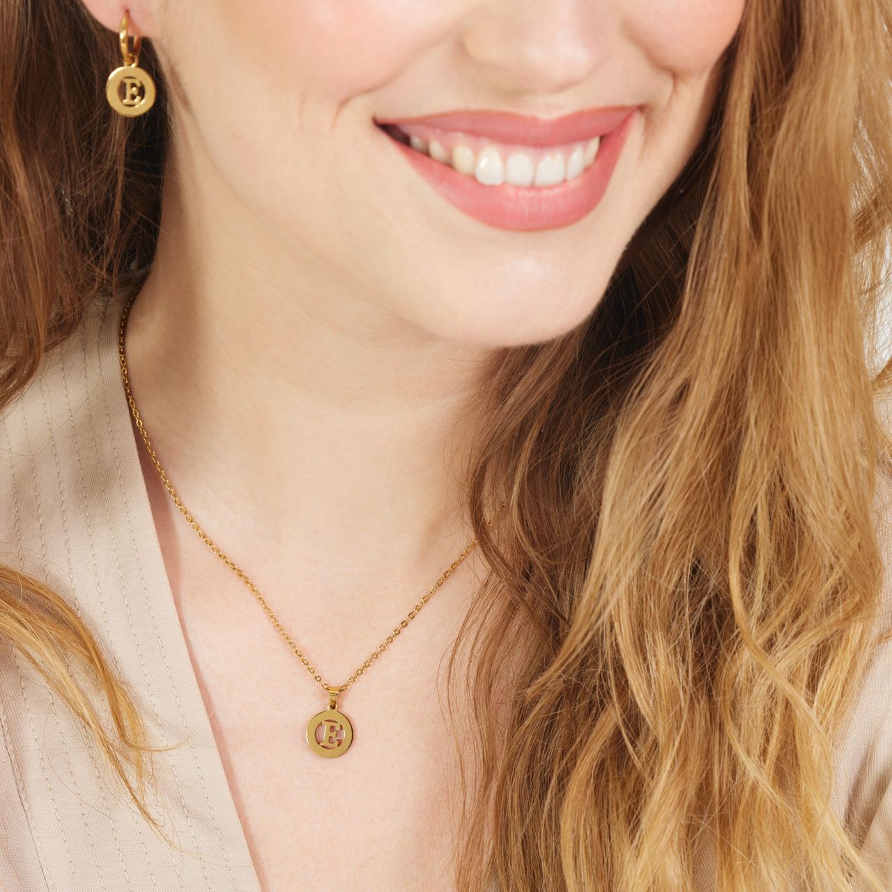 Stainless steel goldplated ketting met letterhanger E voor dames