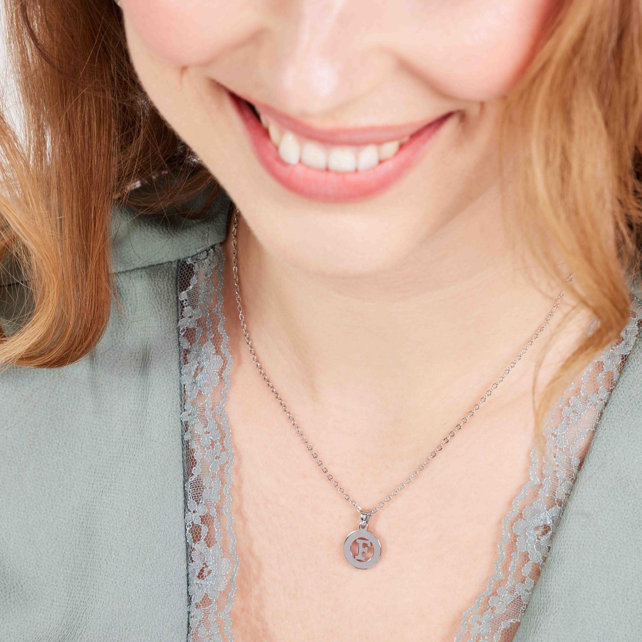 Stalen ketting met letter - F