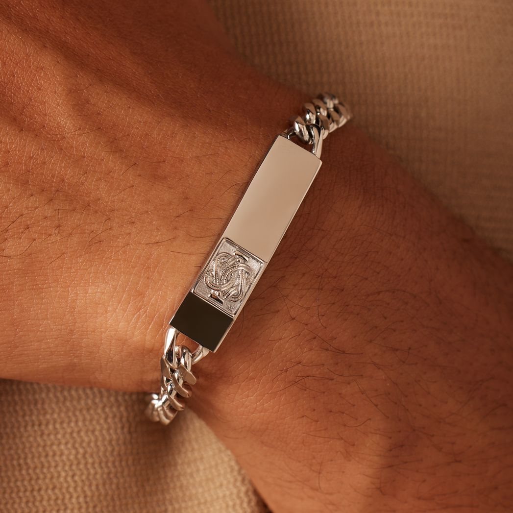 Plattenarmband aus recyceltem Edelstahl mit surinamischem Teppichklopfer-Design