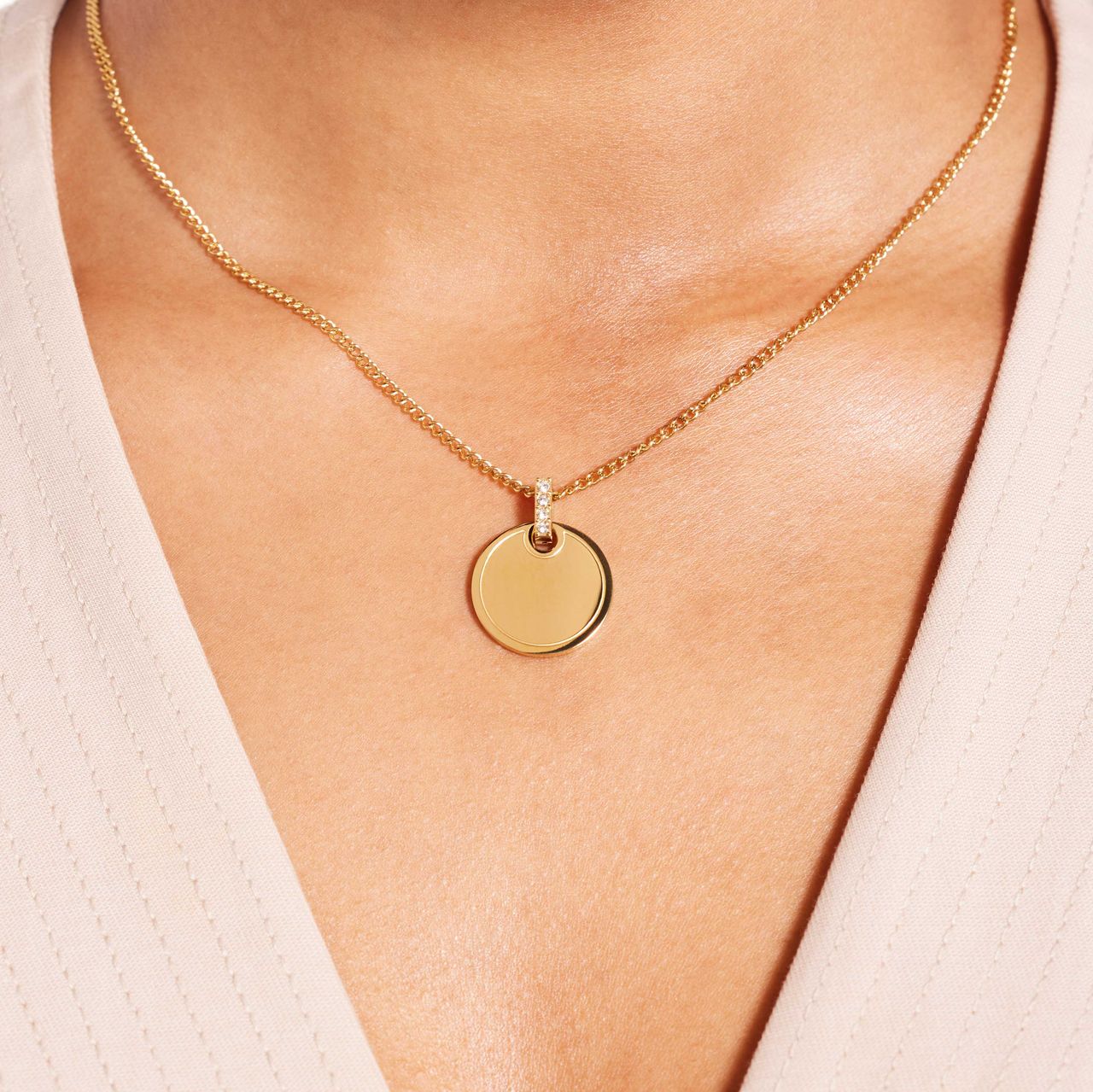 Gerecycleerd stalen goldplated ketting met bewerkte munt hanger