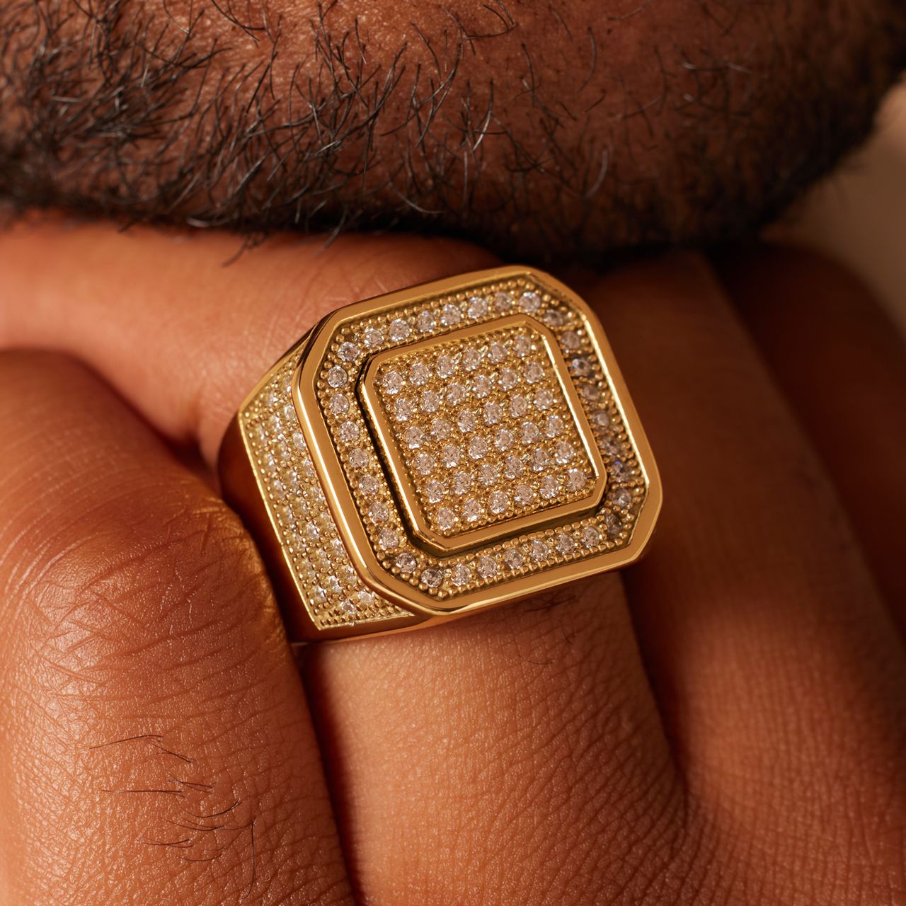 Stalen goldplated herenzegelring met zirkonia