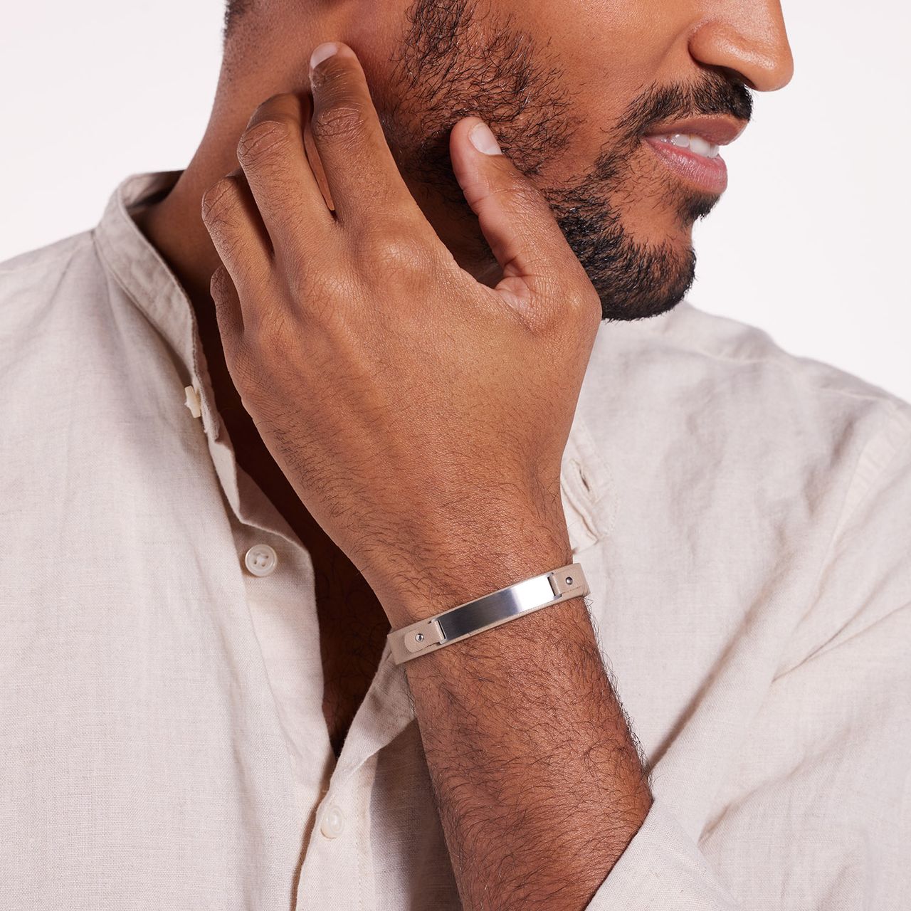 Gerecycleerd stainless steel armband leer beige